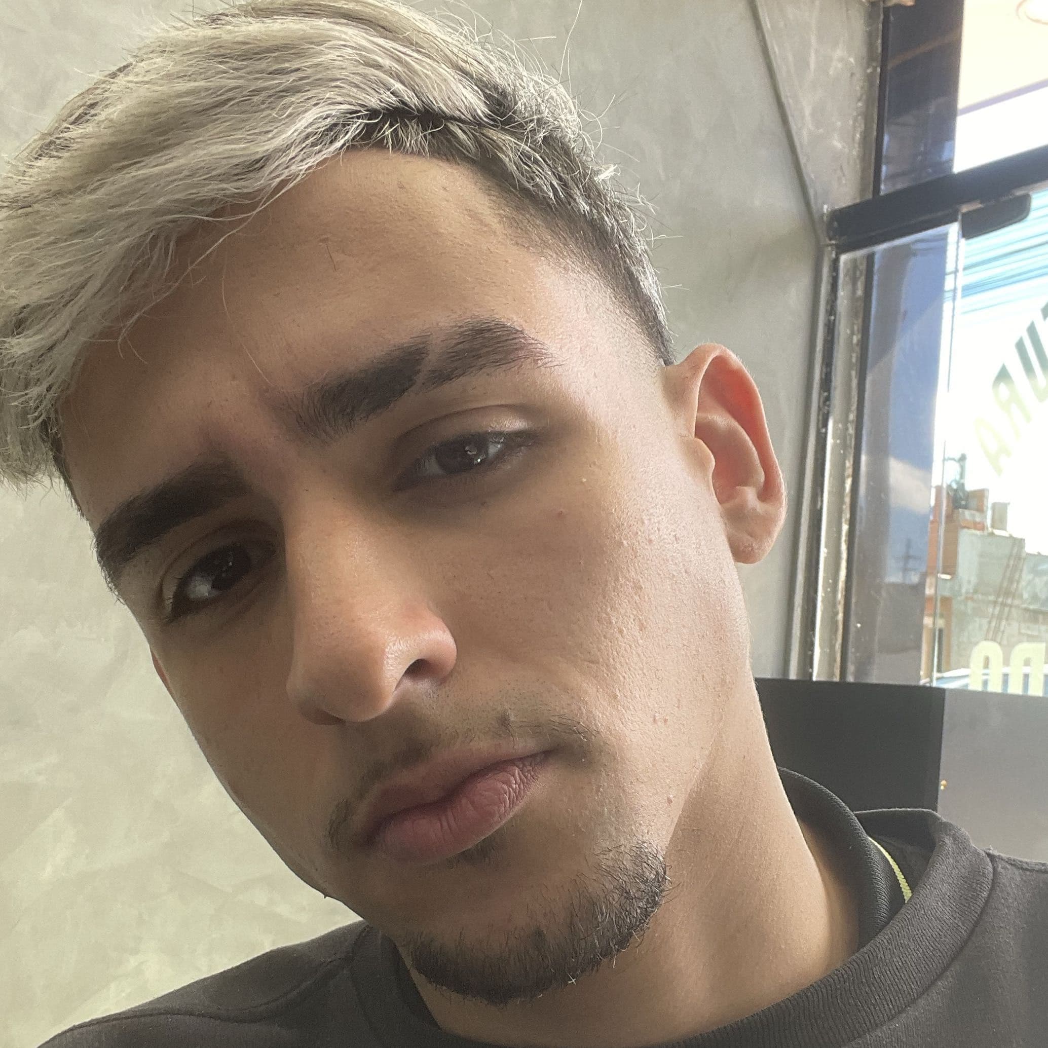 Foto de Danilo, profissional da Barbearia FIMK