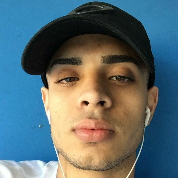Foto de Felipe, profissional da Barbearia FIMK